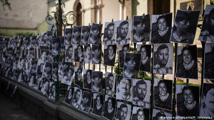 Protesta contra periodistas asesinados en México.